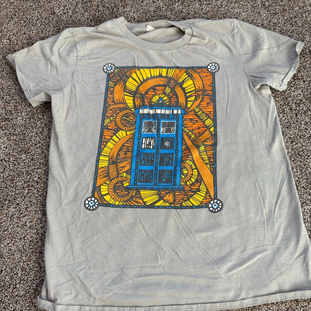 Gray Men’s Graphic Tee with Blue TARDIS Print